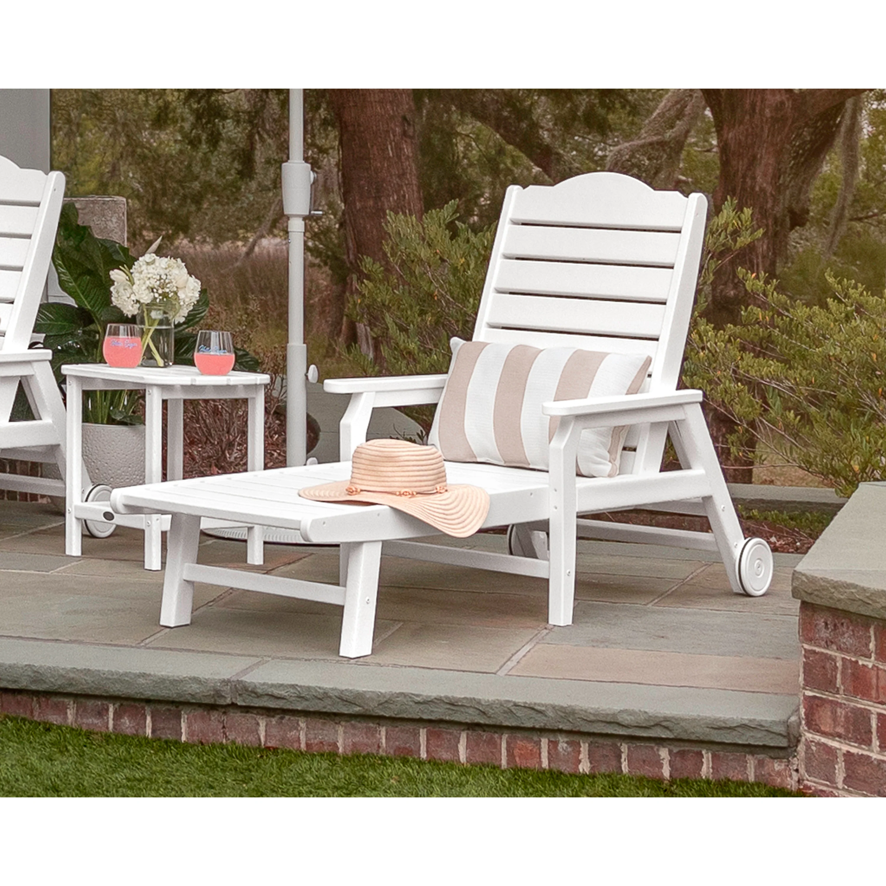 Savannah Chaise with Arms and Wheels - Image 8